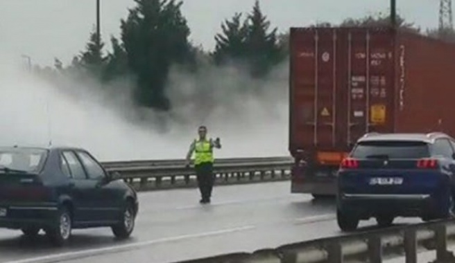 Kocaeli'de korkutan sızıntı! Polisler yolu kapattı