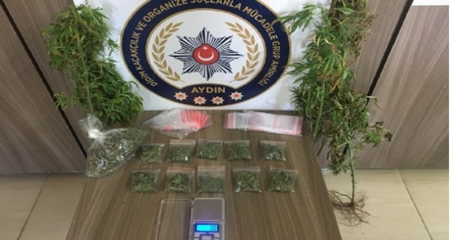 Müşteri beklerken polis geldi