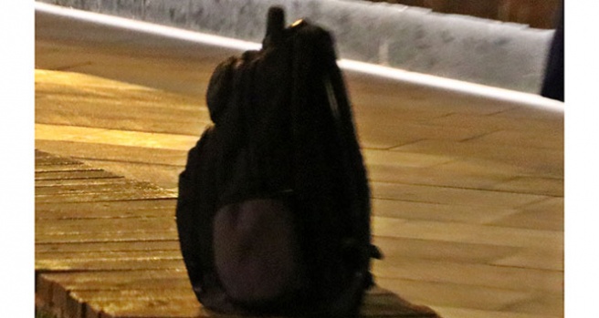 Network uzmanı gencin unuttuğu sırt çantası, polisi alarma geçirdi