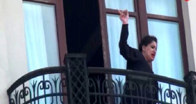 Otel balkonunda yardım çığlığı! Taksim'deki otelin balkonuna çıkan kadını polis kurtardı