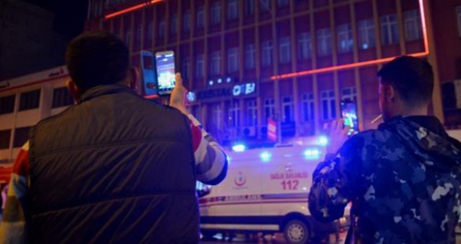 Otelin Penceresine Çıkan Kadını Görenler, Cep Telefonuna Sarılıp Canlı Yayın Yaptı