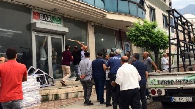Park kavgasında 20 kişi birbirine girdi: 1'i polis 5 kişi yaralandı - Haberler