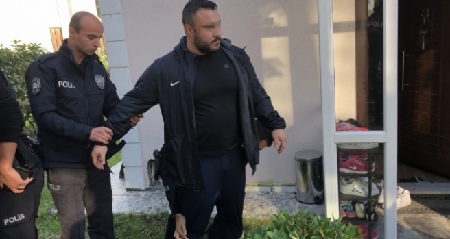 Pilates hocası eşini ayağından vurup, polise teslim oldu