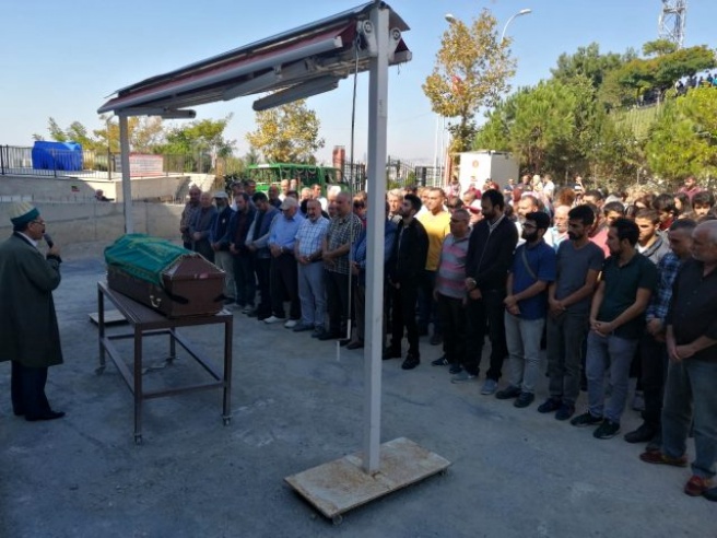 Polis aracına bombalı saldırı düzenleyen teröristin cenazesi cemevinden kaldırıldı - Haber