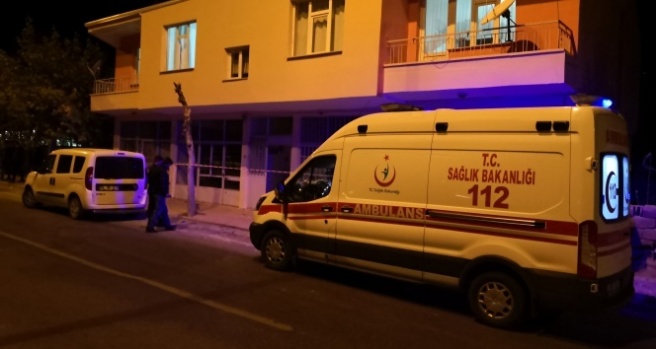 Polis kapıyı açtırdı, iki genç evde ölü bulundu