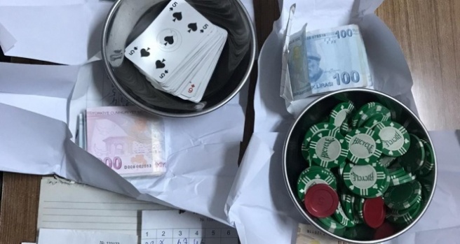 Polis kumarhaneye çevirilen derneğe baskın yaptı