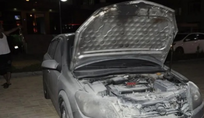 Polis memurunun otomobili kundaklandı