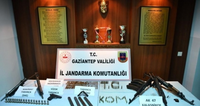 Polisin araması cephanelik gibi silah bulundu