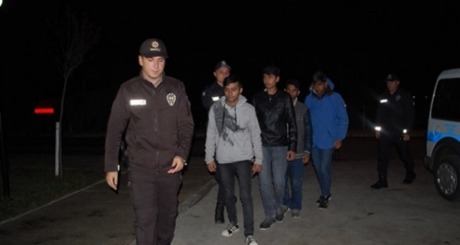 Polisin şüphelendiği 4 yaya kaçak çıktı
