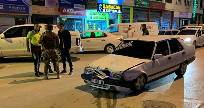 Polisten kaçarken polislerin bulunduğu araca çarpan şahıs yakalandı