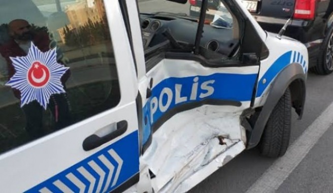 Samsun'da polis aracı ile minibüs çarpıştı: 2 polis yaralı