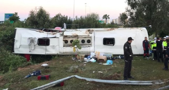 Şehirlerarası Yolcu Otobüsü Kaza Yaptı: 2 Ölü, 29 Yaralı