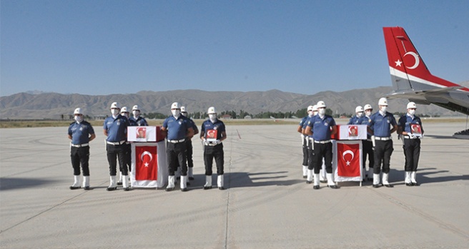 Şehit polisler memleketlerine uğurlandı