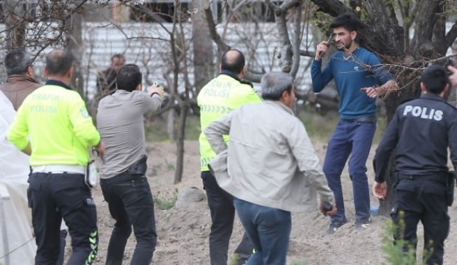 Silahlı şüpheliyle polis arasında kovalamaca
