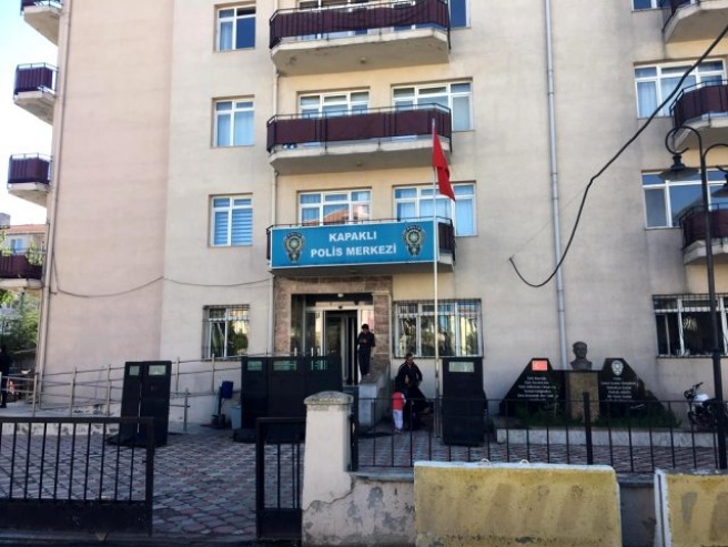 Şizofreni hastası zanlı, karakolda bıçakla saldırdığı polis memurunu göğsünden yaraladı - Haber