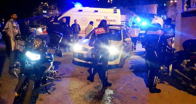 Şüpheli aracı kovalayan polis motosikleti kaza yaptı: 2 polis yaralı