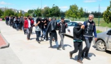 600 polisli uyuşturucu operasyonunda yakalanan 43 şüpheli adliyede