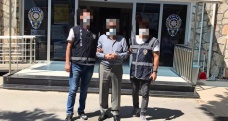 7 yıldır cinayetten aranıyordu, yatağın altında yakalandı