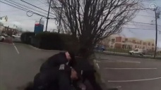 ABD'de polisin gözaltısı esnasında hayatını kaybeden gencin ailesi görüntüleri yayınladı