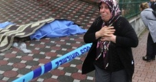 Acılı Annenin, İntihar Eden Kızının Başında Yaktığı Ağıt Yürek Parçaladı