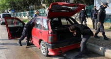 Adana’da şüpheli araç polis ekiplerini alarma geçirdi