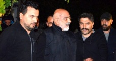 Ahmet Altan, gözaltı için gelen polislere