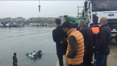 Alkol Alıp Aracıyla Denize Uçan Genci, Denize Atlayan Vatandaş Boğulmaktan Kurtardı