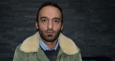 Almanya'da polisler bir Türkü darp etti