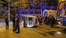 Ankara'da minibüsün çarptığı polis aracı devrildi