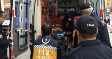 Araç durdurmak için yola çıkan polise otomobil çarptı
