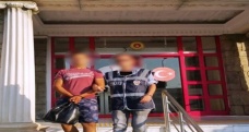 Aranan motosiklet hırsızı polisten kaçamadı