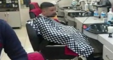 Bağcılar'da berbere polis baskını