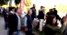 Beşiktaş'ta uyarılara rağmen slogan atan HDP'lilere polis müdahalesi