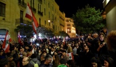 Beyrut'ta binlerce kişi meclise yürüdü, polis müdahale etti