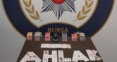 Bursa'da polis telsizi ile önlem alan kumarhaneye 69 bin liralık baskın