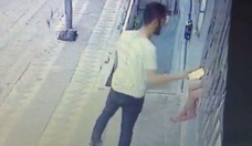 Çocuğun elindeki telefonu çalan şüpheli polise teslim oldu