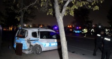 Devriye gezen polis aracına otomobil çarptı: 2'si polis 3 yaralı - Haber