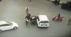 Dili boğazına kaçan sürücünün hayatını polis kurtardı