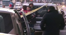 Dur ihtarına uymayan şüpheliler polise ateş açtı, yoldan geçen biri vuruldu