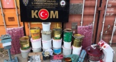 Evi kaçak nargile imalathanesine çevirdiler polisten kaçamadılar