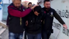 Firari cinayet zanlılarını yakalamak için kılıktan kılığa girdiler
