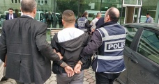 Firariyi yakamaya çalışan polise mukavemette bulunan 3 kişi tutuklandı
