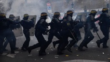 Fransa'da AA foto muhabirinin de yaralandığı bölgedeki polis şiddetine soruşturma