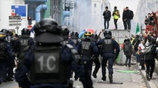 Fransa'da polisin göstericilere yakın mesafeden plastik mermi kullanmasıyla ilgili soruşturma
