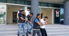 Gazoz şişelerini uyuşturucuyla doldurup polisi şaşırtmaya çalıştılar