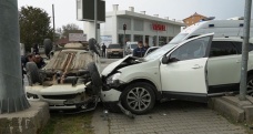 Göreve giden polisler kaza yaptı: 3 yaralı