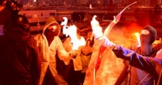 Hong Kong savaş alanına döndü! Eylemciler polise ok ile saldırıyor - Haber