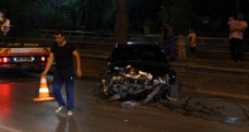 Hurdaya dönen lüks otomobilin sürücüsü çıkmayınca polis soruşturma başlattı