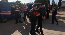İranlı 4 kişi polis süsüyle turistleri gasp ettiler