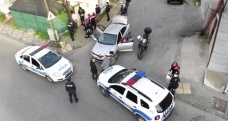 İstanbul'da polisin dur ihtarına uymayan şüpheli şahıslar drone yardımıyla yakalandı